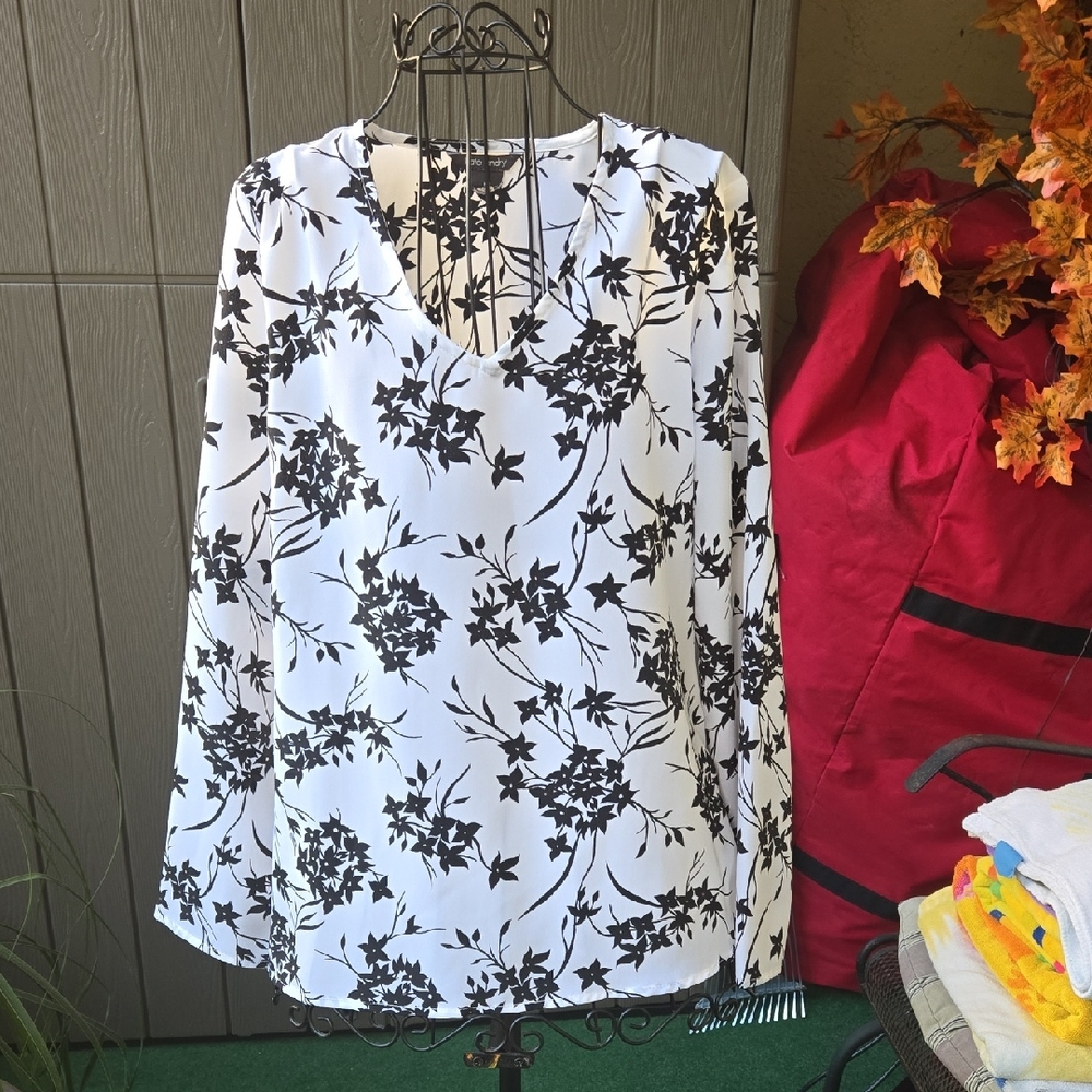 Kate Landry Black and White Floral Top